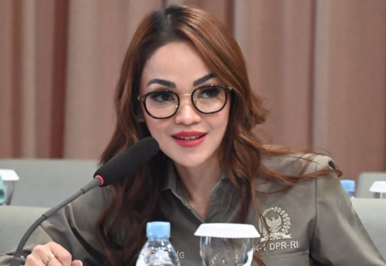 Literasi digital menjadi sesuatu yang penting menjadi bekal utama bagi generasi muda menghadapi derasnya arus transformasi digital. Kecakapan digital bukan sekadar kemampuan teknis, tetapi juga mencakup etika, berpikir kritis, serta kesadaran terhadap keamanan siber.