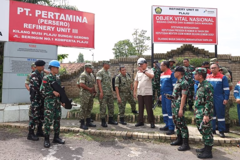 Kunjungan ini bertujuan meninjau pengamanan objek vital nasional sekaligus memperkuat sinergi antara sektor pertahanan dan energi demi menjamin ketahanan serta keamanan energi nasional. Kunjungan ini bertujuan meninjau pengamanan objek vital nasional sekaligus memperkuat sinergi antara sektor pertahanan dan energi demi menjamin ketahanan serta keamanan energi nasional.