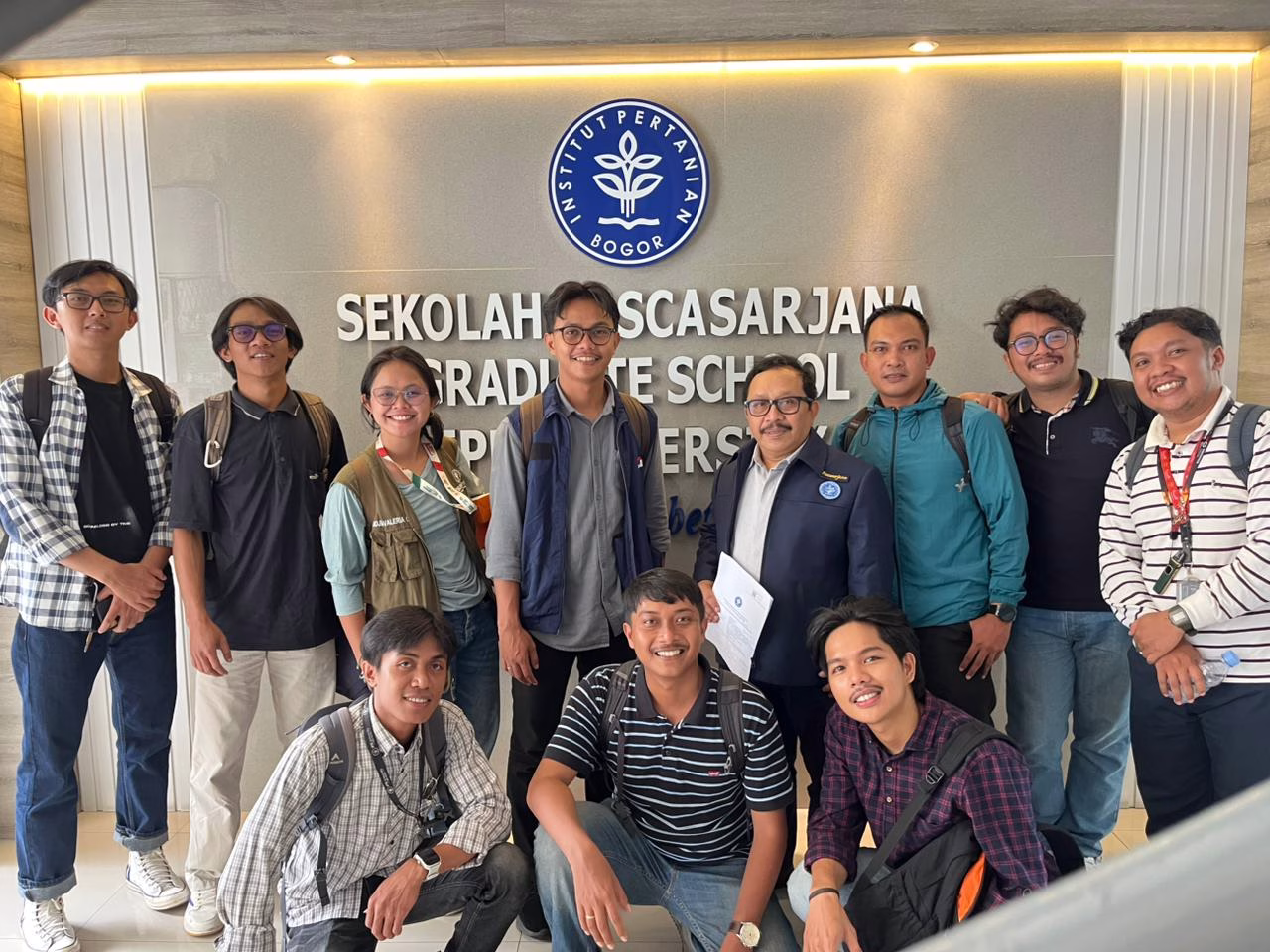 Pilkada langsung bukan sekadar mekanisme pemilihan, melainkan wujud nyata penempatan rakyat sebagai principal (pemberi mandat) utama.