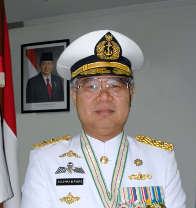 Ahli hukum laut sekaligus mantan Kepala Badan Intelijen Strategis (Kabais) TNI, Soleman B. Ponto, menyampaikan surat terbuka kepada Majelis Hakim terkait perkara yang menjerat seorang Anak Buah Kapal (ABK) bernama Fandi Ramadhan.